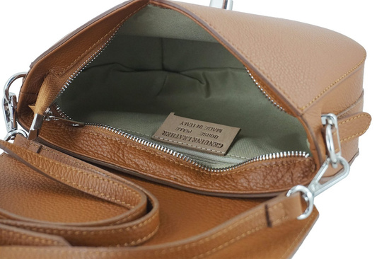 Listonoszka skórzana z ozdobnym zapięciem - Czarna