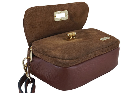 Mała zamszowa listonoszka ze złotym zapięciem - Brązowa