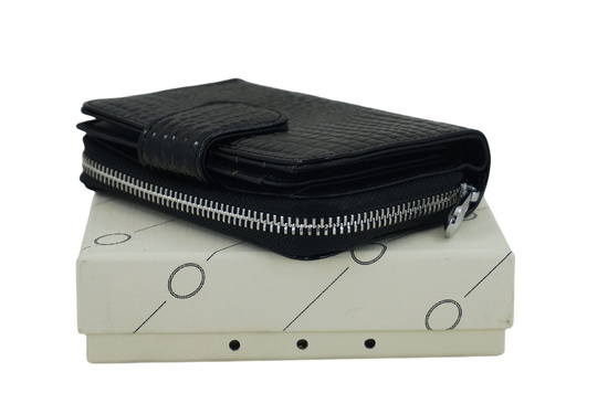 Ekskluzywny portfel damski lakierowany - Czarny