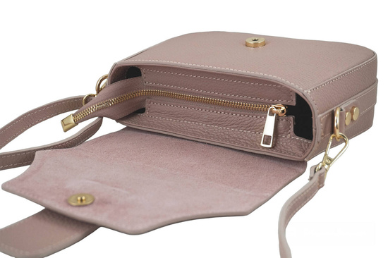 Torebka listonoszka z zamszową klapą - Różowa pudrowa 