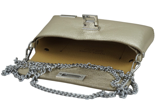 Złota kopertówka z metalicznym połyskiem 