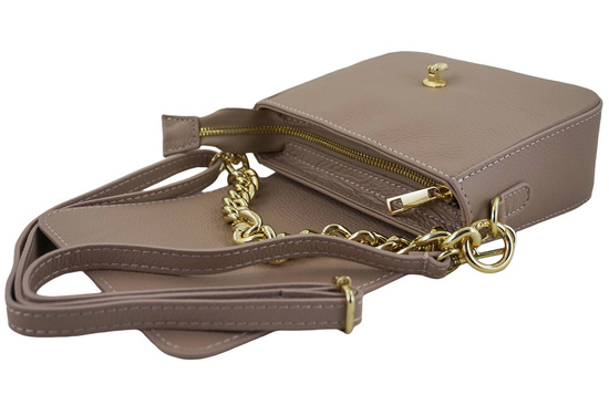 Modna torebka skórzana ze złotym łańcuszkiem - Różowa pudrowa 