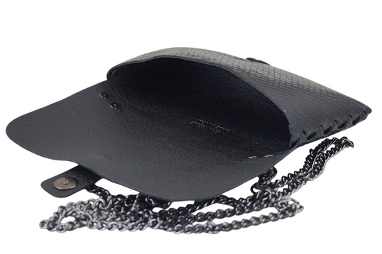 Wizytowa torebka lakierowana czarna 