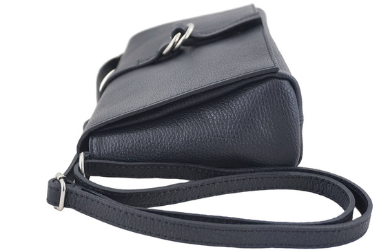 Prostokątna torebka z ozdobną klapką - Czarna 