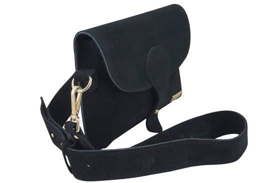 Zamszowa listonoszka na szerokim pasku - Czarna 